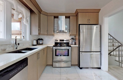 Newtonbrook House | Modern & Spacious 3BR Home