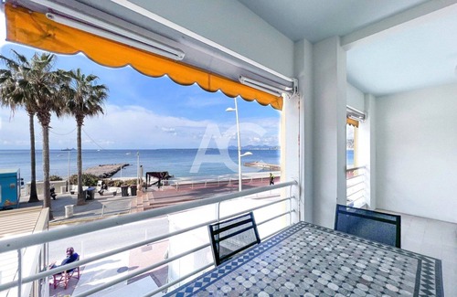 Juan-les-Pins Apartment | modern, spacious and bright apartment facing the sea, near shops