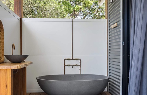 Myocum House | Modern spacious country home with fig trees & valley views - central Byron Shire