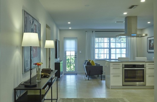 Deerfield Beach Apartment | Modern & Spacious Luxury Apartment – Steps to the Beach