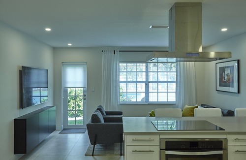 Deerfield Beach Apartment | Modern & Spacious Luxury Apartment – Steps to the Beach