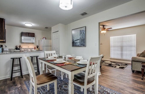 West San Antonio House | Modern Stay for BMT & SeaWorld Trips | Private W/D