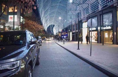 Al Swaifyeh Apartment | Modern studio 13 mins away to downtown - few steps to great food, cafes, shops