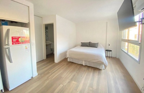 Constitucion Apartment | Modern studio 5 blocks from UADE