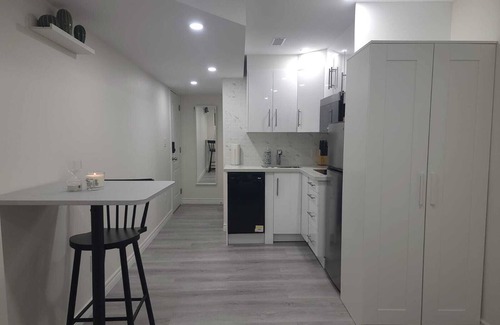 Brampton Apartment | Modern Studio Apartment (Sep Entrance)
