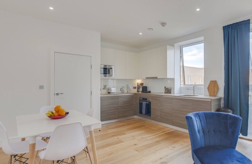 London Borough of Hounslow Apartment | MODERN STUDIO APARTMENT NEAR HEATHROW AIRPORT