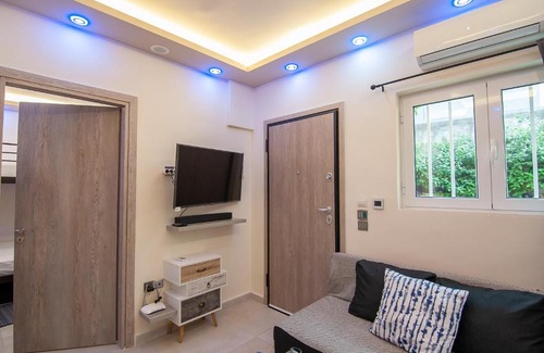 Glyfada Apartment | Modern Studio for 4 in Glyfada