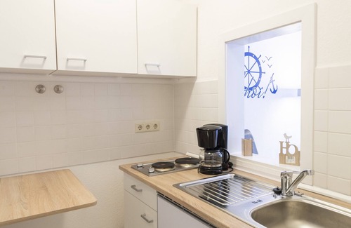Middelhagen Apartment | Modern studio for two - only 100m from the sea!