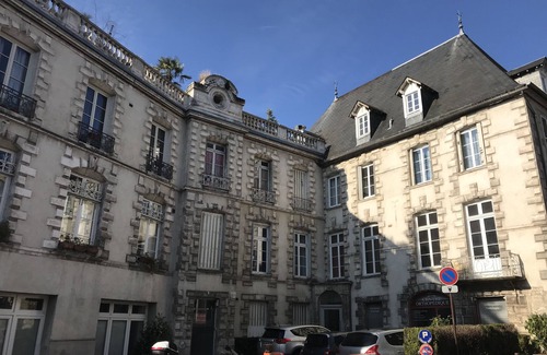 Auxerre Apartment | Modern studio, hyper city center