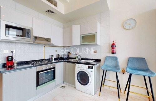 Downtown Dubai Apartment | Modern Studio in Bayz By Danube