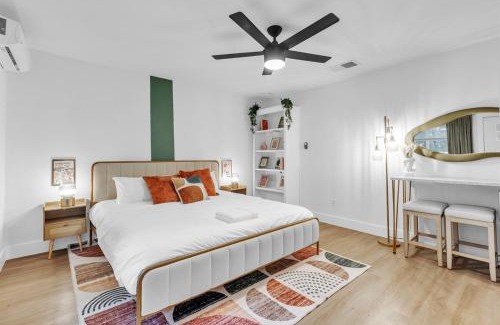 Austin Apartment | Modern Studio Unit Near Downtown, King Bed, WiFi