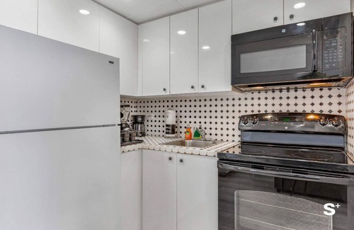 North Bay Village Apartment | Modern Studio | Bay & Skyline Views – Free Parking