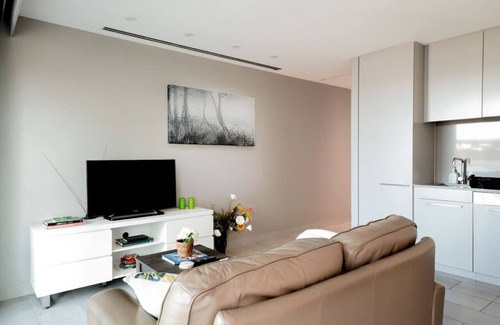 Kingston Apartment | Modern studio w/t wifi & parking