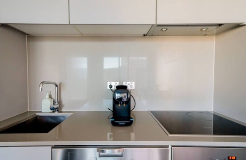 Kingston Apartment | Modern studio w/t wifi & parking