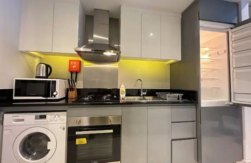 Downtown Dubai Apartment | Modern studio with a Canal view!