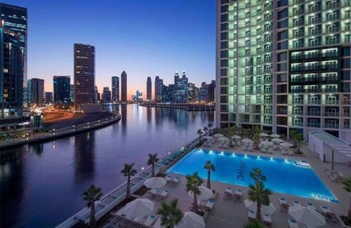 Downtown Dubai Apartment | Modern studio with a Canal view!