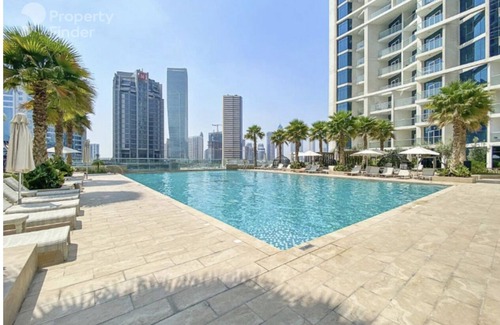 Downtown Dubai Apartment | Modern studio with a Canal view!