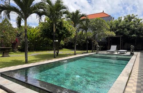 Dalung Apartment | Modern Studio with Pool Between Canggu and Ubud
