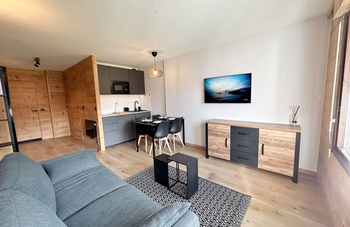Samoens Apartment | Modern studio with private parking near the center