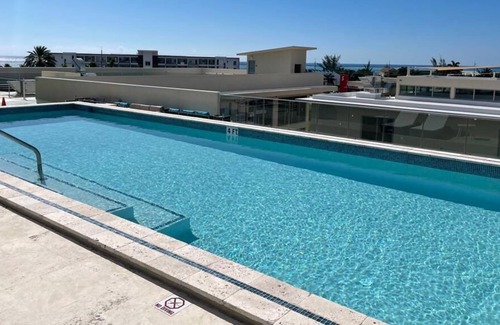 Grand Harbour Apartment | Modern Stylish 1-Bed+Den in Harbour Walk!