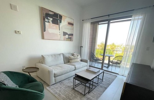 Grand Harbour Apartment | Modern Stylish 1-Bed+Den in Harbour Walk!