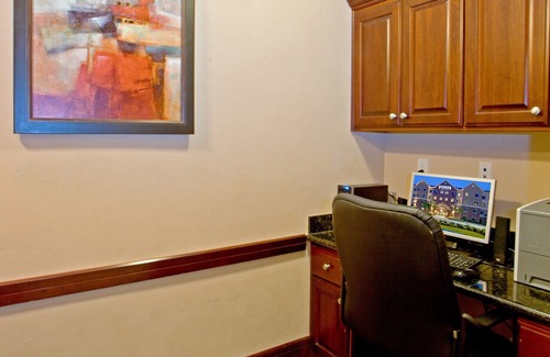 Webster Condo | Modern Suite | Free Breakfast + Outdoor Pool + Hot Tub