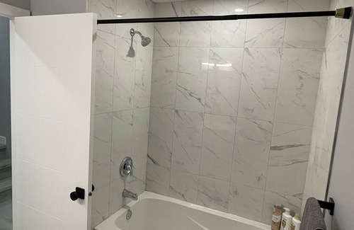 Calgary Apartment | Modern Suite w/ Private Entrance-Close to Airport