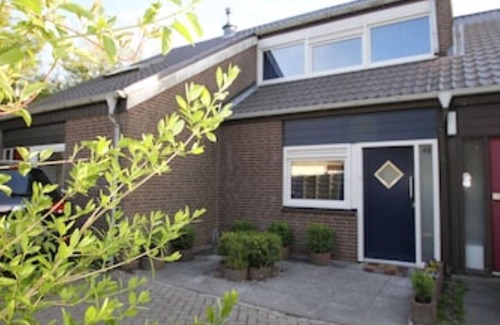 Bruinisse House | Modern, sunny FH by the sea family-friendly top-renovated 18.-21.9.25Last min.