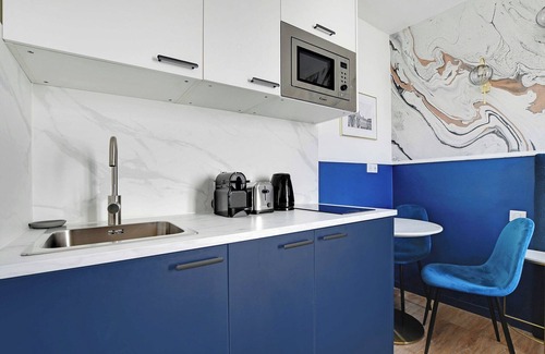 18th Arrondissement Apartment | Modern Sutdio for 2 with A/C - Near Montmartre