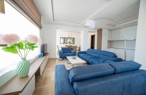 Boreti Villa | Modern three bedroom villa with a pool and spectacular view