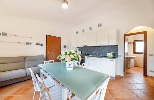 Monte Petrosu Apartment | Modern three-room apartment with swimming pool and free wifi