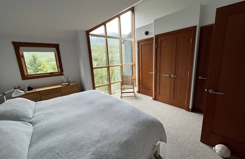 Whistler Creekside House | Modern Townhome - views of Nita Lake and mountains with quick walk to ski lifts!