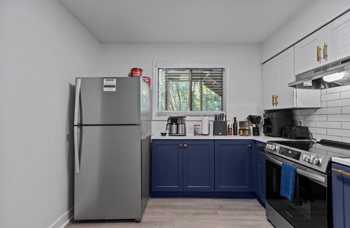 Chapel Hill Apartment | Modern & Tranquil : Close to UNC & Duke University’s, Hospitals
