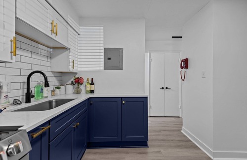 Chapel Hill Apartment | Modern & Tranquil : Close to UNC & Duke University’s, Hospitals