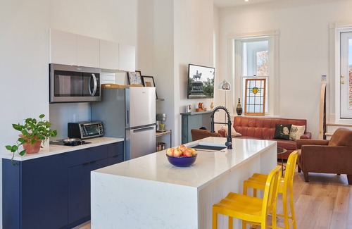 Logan Circle Apartment | Modern Treetop Oasis in Historic Home on Logan Circle.