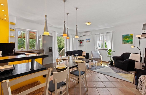 Vabriga Apartment | Modern Two-Bedroom Apartment Impreza in Vabriga