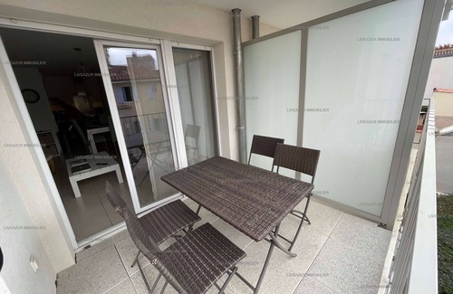 Sanary-sur-Mer Apartment | Modern two-room apartment with all comfort in the city center, shops and beach on foot for 6