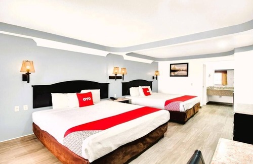 Oakville Hotel | Modern Unit Near SUBWAY – Pet Friendly, Outdoor Pool & Free On‑site Parking