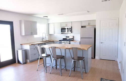 Yuma House | Modern, Updated, Pet Friendly, Centrally Located with BBQ and FirePit!