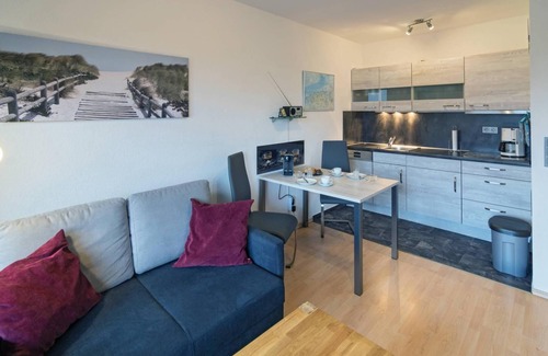 Dornum Apartment | Modern upper apartment Asgard with a view of the canal