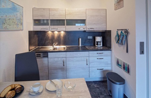 Dornum Apartment | Modern upper apartment Asgard with a view of the canal