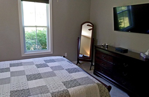 Breadalbane House | Modern vacation home in park-like setting. Pool, wifi, bicycles, Xbox & more