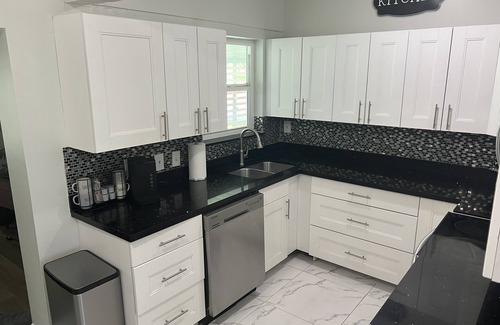 North Miami House | Modern Vacation Home with pool- Conveniently located to Restaurants & Beach