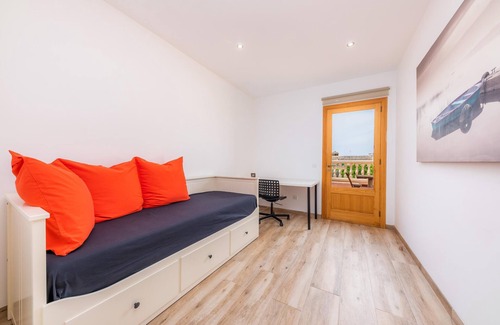Ariany House | Modern Vacation Home “Casa Madrina “ with Wi-Fi, Pool, Balcony, Garden & Terrace; Parking Available