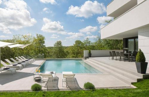 Vela Traba Villa | Modern Villa 55 with Pool and Spa