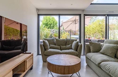 Aiguerelles House | Modern villa with swimming pool, cinema, gym and sauna