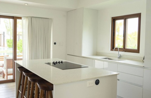 Monterrico Villa | Modern Villa with Jacuzzi & breakfast included