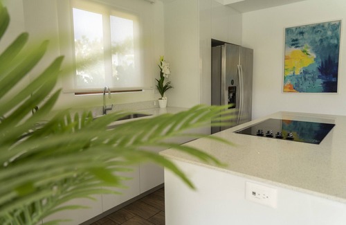 Monterrico Villa | Modern Villa with Jacuzzi & breakfast included