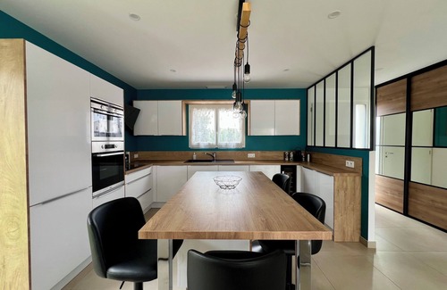 Serignan Villa | Modern villa with pool near beach and freeway