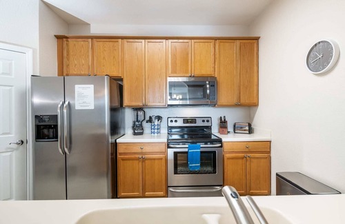 Florida Central Atlantic Coast Condo | Modern Vista Cay nr pool Walk to OCCC close iDrive